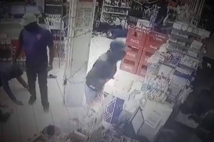 store robbers attacked