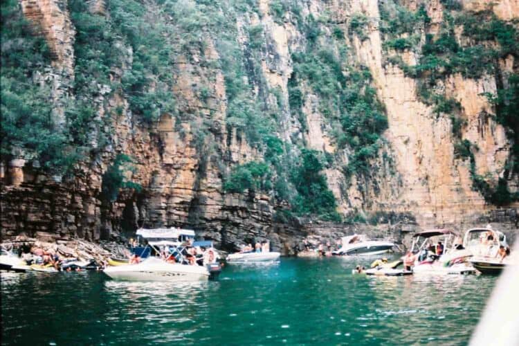lago de furnas canyon wall collapse