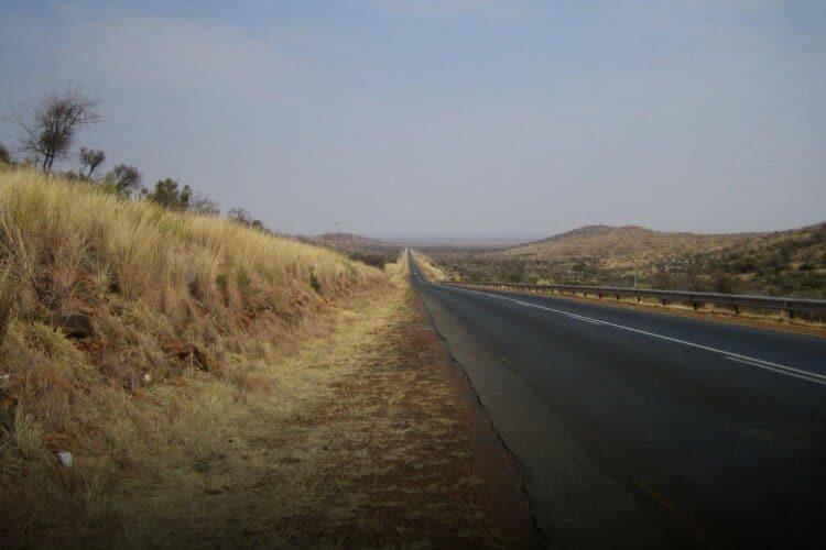 r556 North West tour bus attack robbery