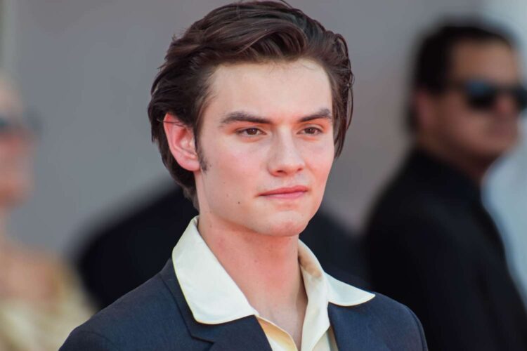 louis partridge james bond