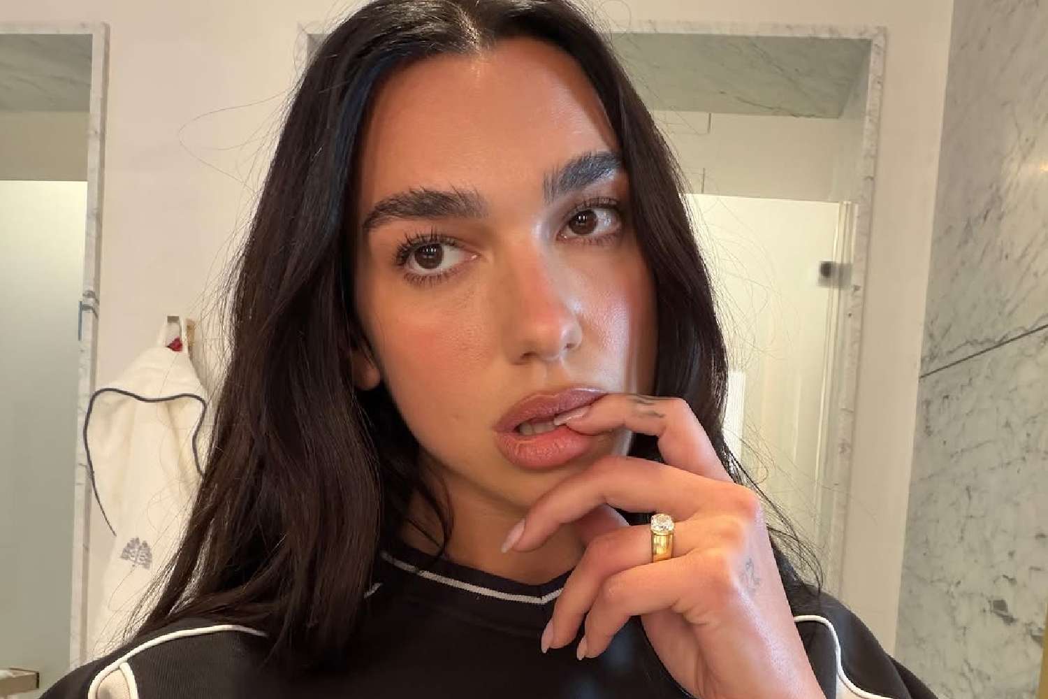 dua lipa samsung lawsuit 15 million
