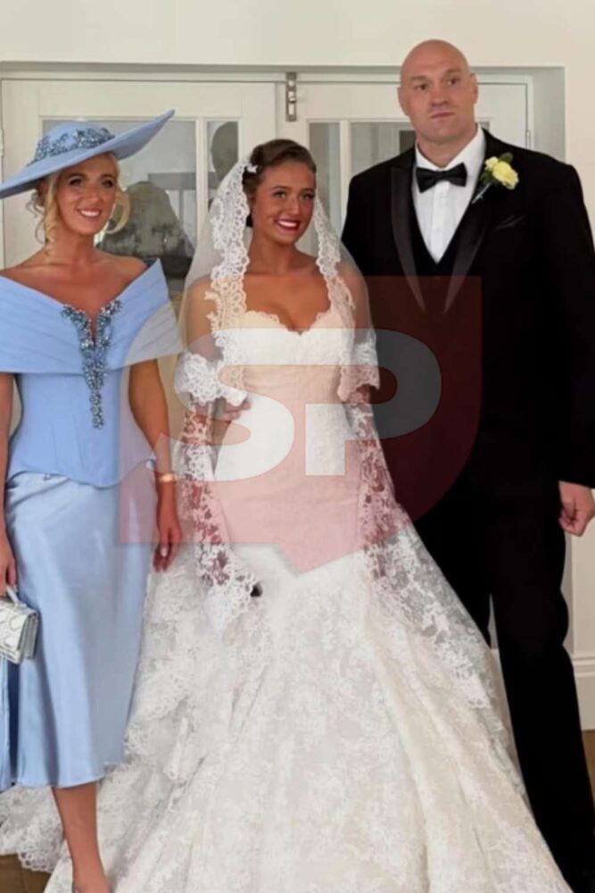 venezuela fury wedding family photo