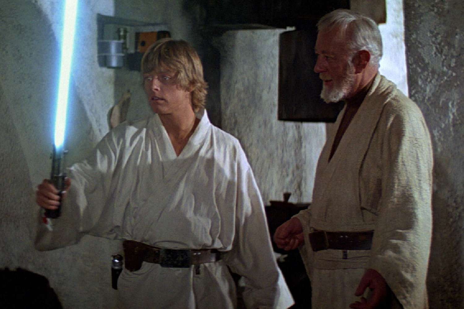 luke skywalker lightsaber heritage hollywood auction