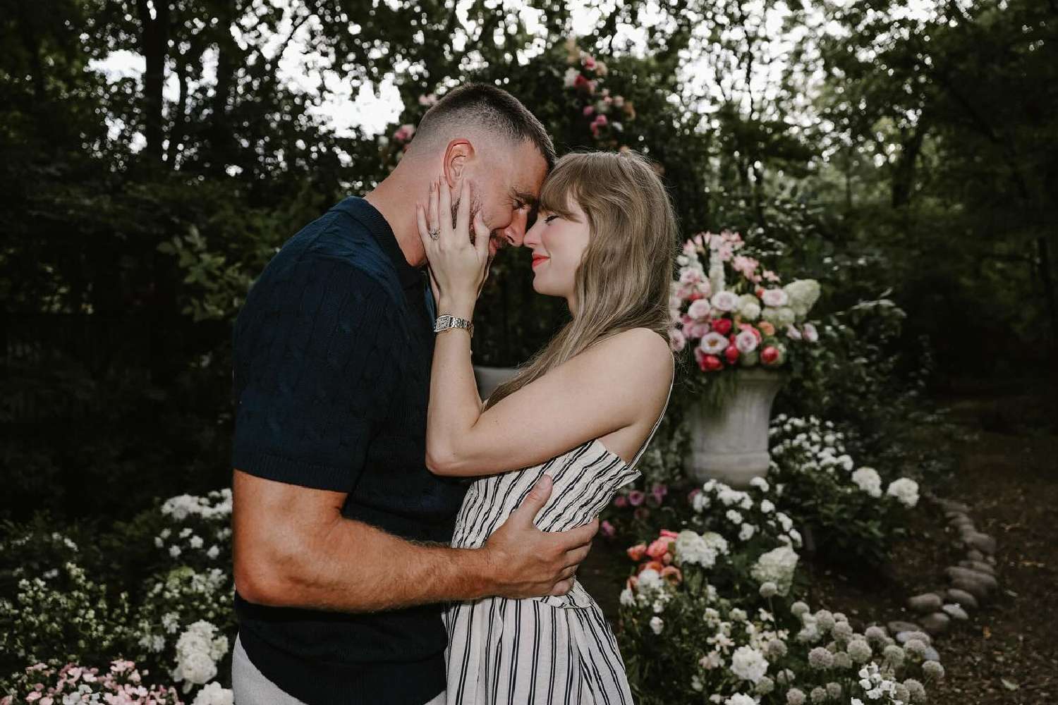 taylor swift travis kelce wedding msg