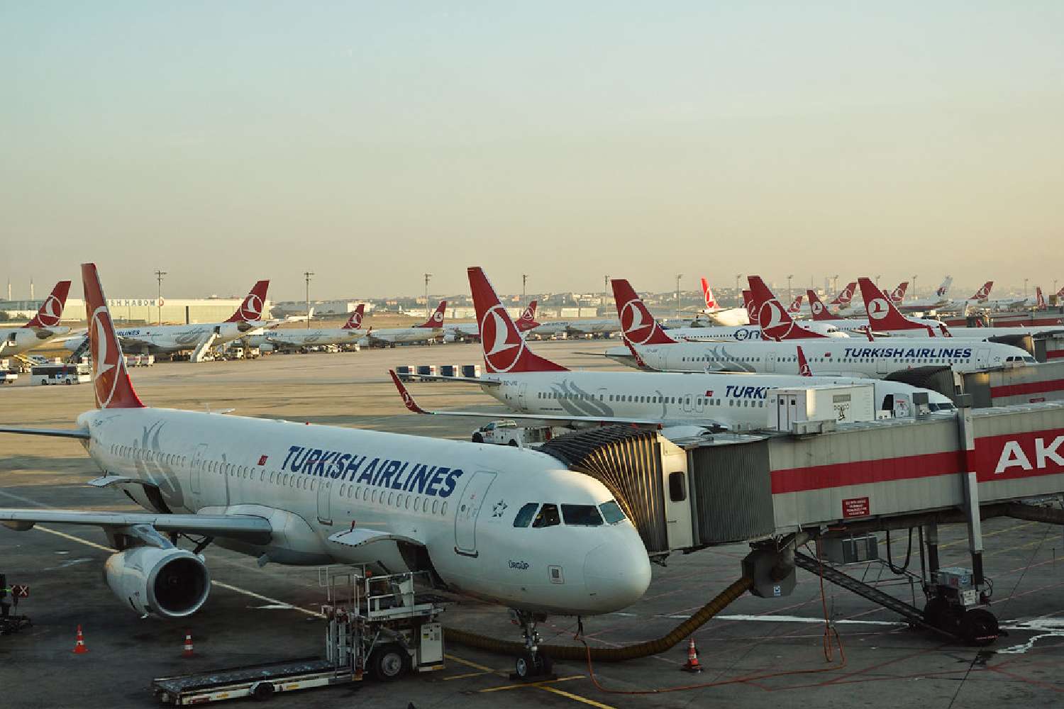 istanbul airport overtakes heathrow europe busiest