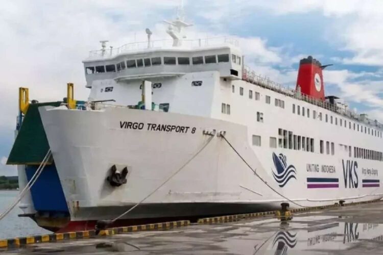 indonesia ferry capsize java sea scores missing