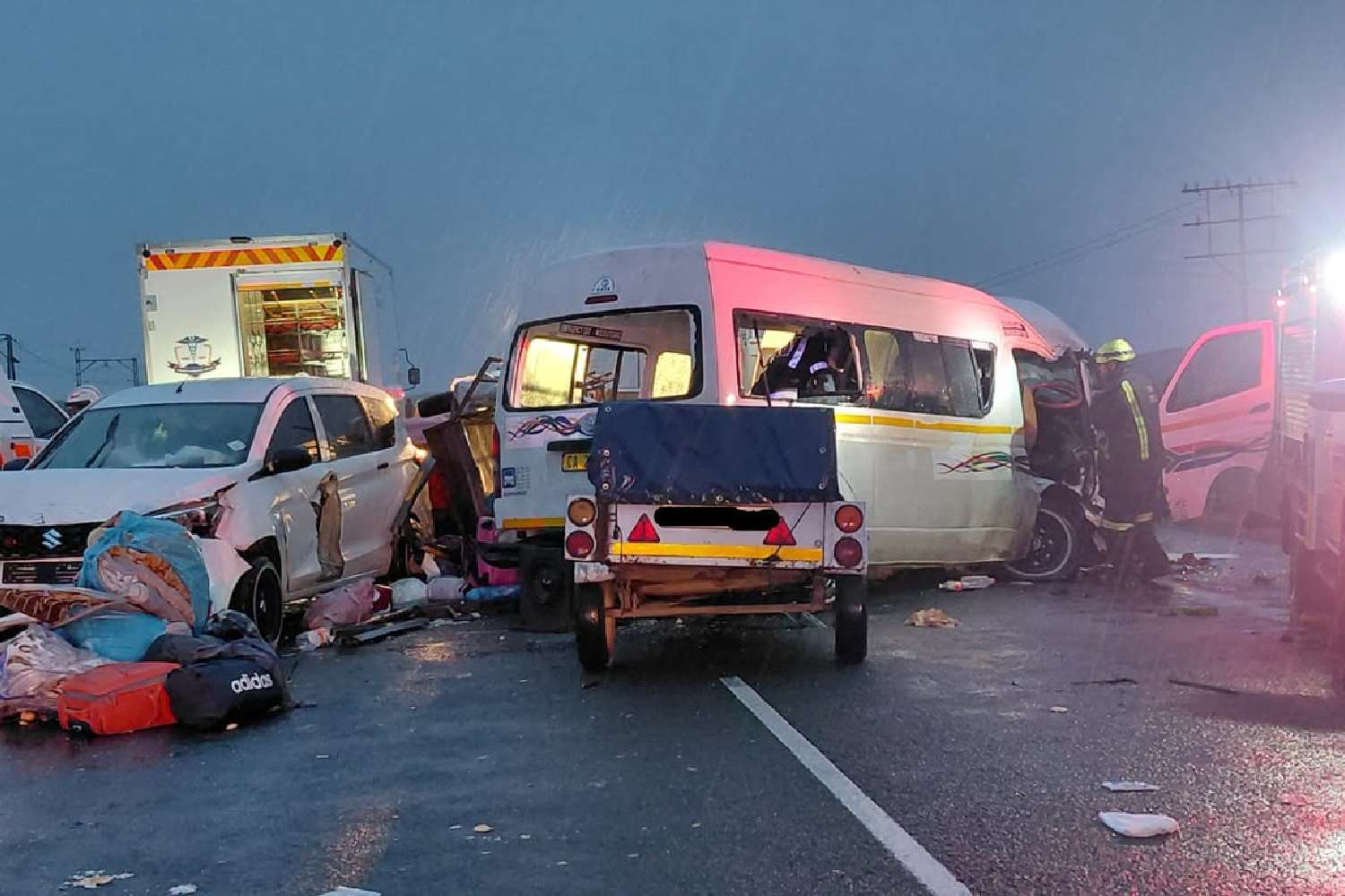 n1 taxi crash leeu gamka 21 killed