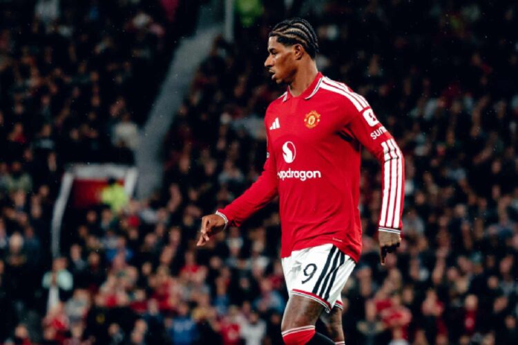 manchester united training six absent before como